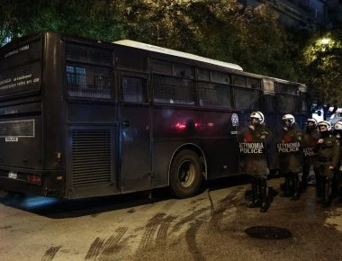Ανάληψη ευθύνης από αναρχική ομάδα για την επίθεση στην κλούβα των ΜΑΤ